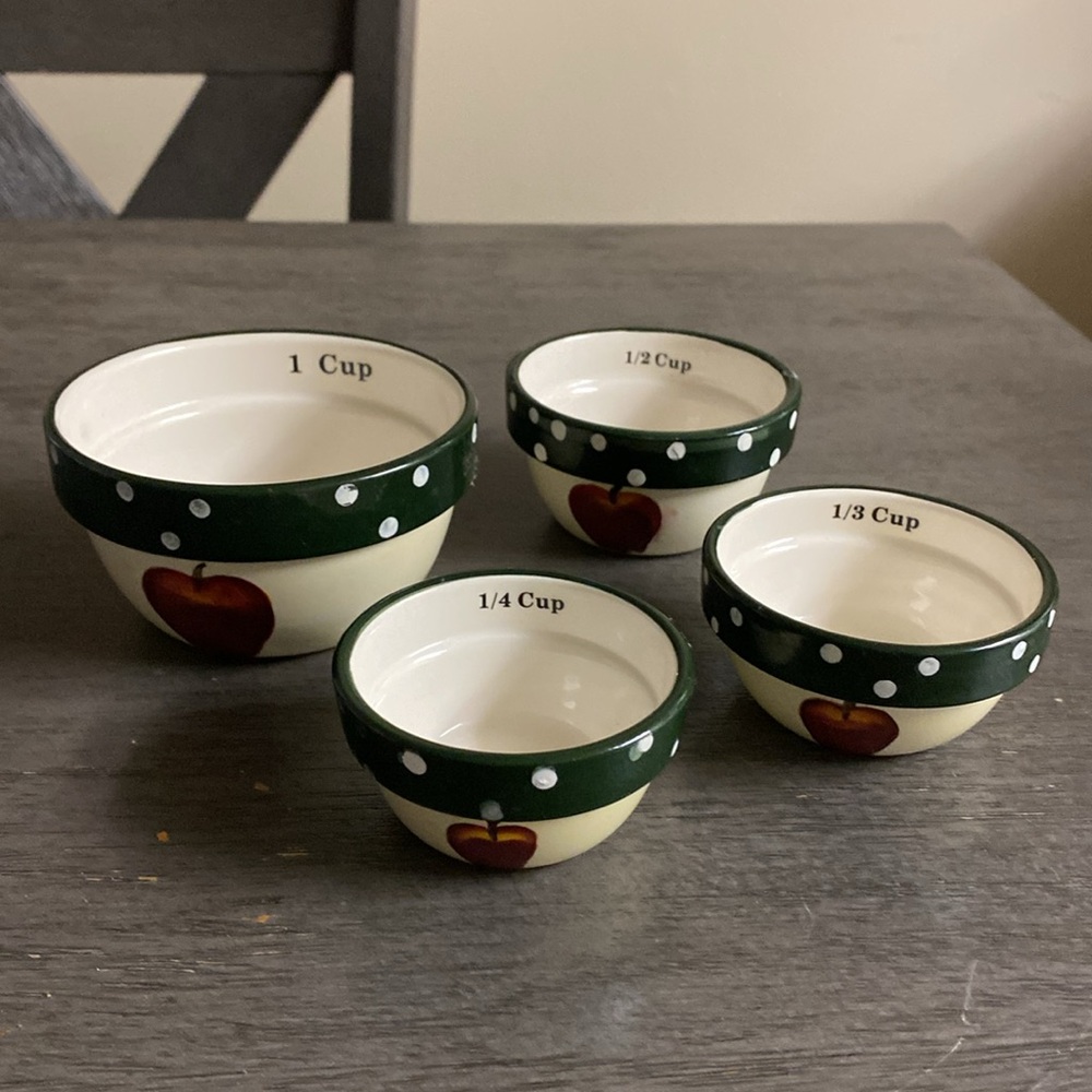 Ceramic Vintage Apple Design Measuring Cups with Stand - Picture 5 of 7